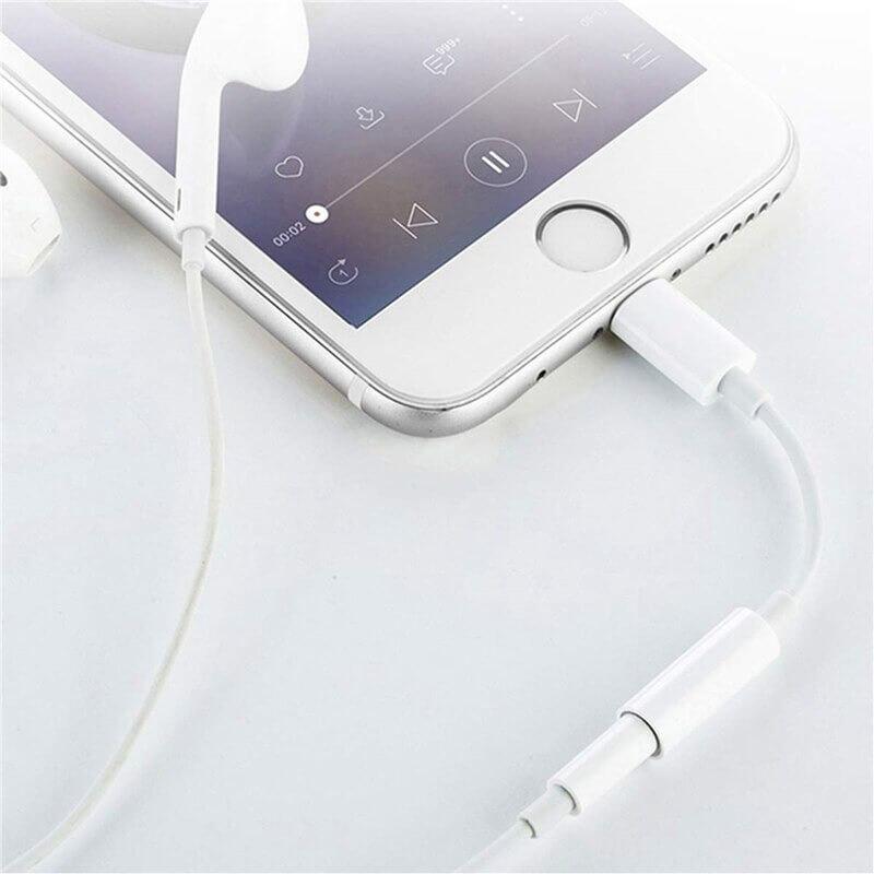 Apple Lightning Anschluss zu Aux Adapter um Musik zu hoeren